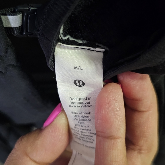 Lululemon Black Quilted Gloves - Picture 8 of 14